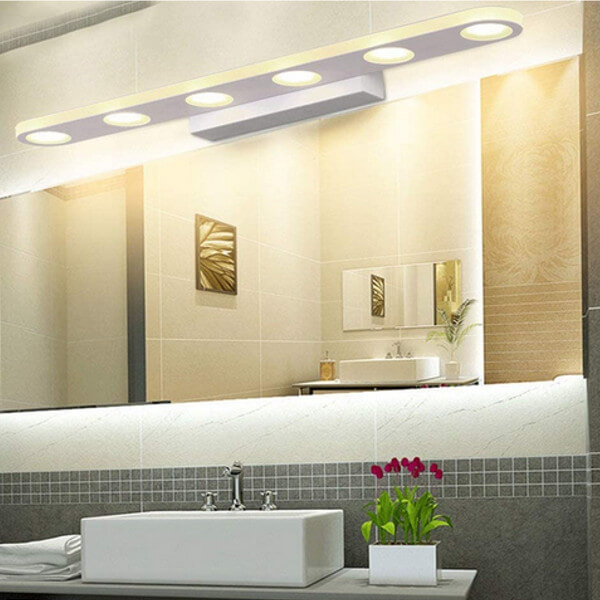 Die Spiegelleuchte Licht Im Badezimmer Punktgenau Platziert 