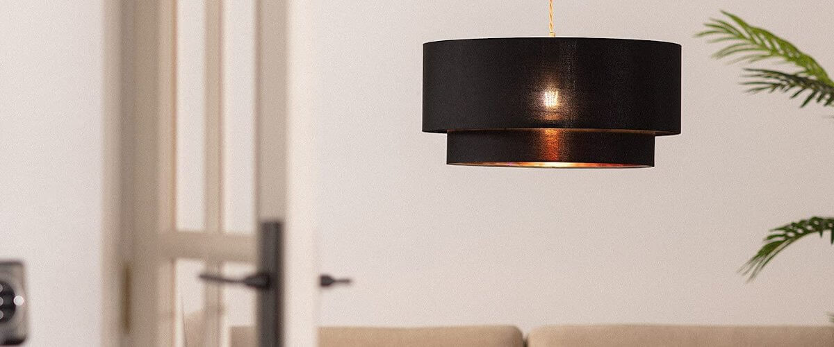 Design Einrichtungs-Idee: Die schwarze Wohnzimmer-Lampe